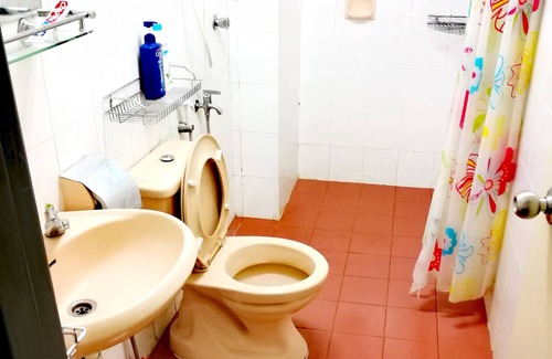 Bandar Tun Razak Apartment | Inviting Homestay in Bukit Jalil with Kitchen Access