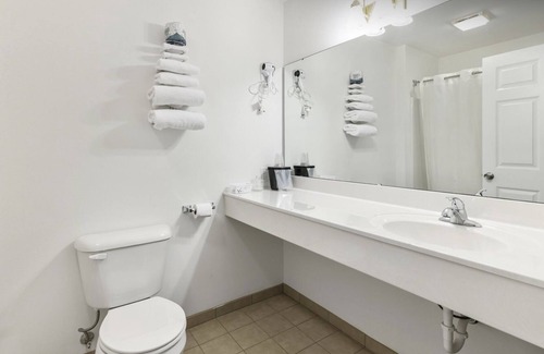Red Bud Bed & Breakfast | Intimate Honeymoon Suite with Jacuzzi & Free Parking