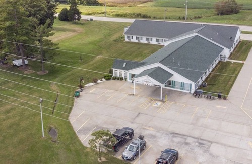 Red Bud Bed & Breakfast | Intimate Honeymoon Suite with Jacuzzi & Free Parking