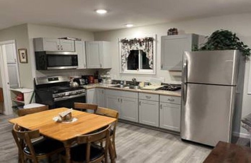 Hoonah Apartment | Inviting Hoonah Apartment with Hot Tub & Pet-Friendly Perks