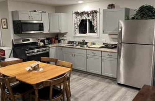 Hoonah Apartment | Inviting Hoonah Apartment with Hot Tub & Pet-Friendly Perks
