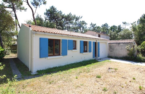 Domino House | Welcoming Villa Saint-Georges-d'Oléron with Spa & Breakfast