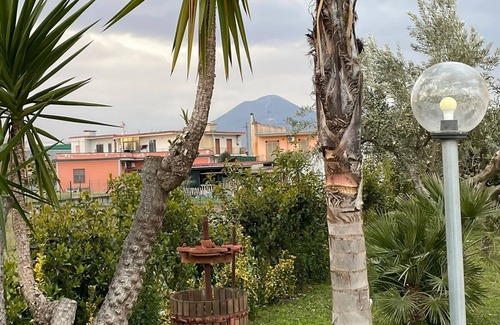 Pompei House | Idyllic Retreat Near Pompeii: Pet Friendly and Family Ready