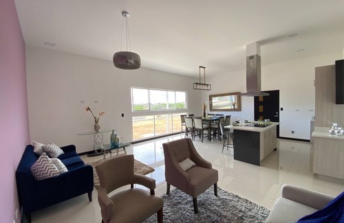 San Antonio de Belen House | Convenient Home Near Juan Santamaría Airport, Rated 10/10
