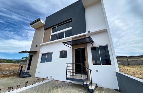 San Antonio de Belen House | Convenient Home Near Juan Santamaría Airport, Rated 10/10