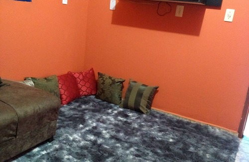 Anapolis House | Comfy Retreat: Pet and Child-Friendly Getaway