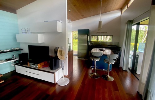 Opoa House | Idyllic Retreat with Garden and Private Beach Access