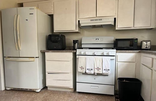 South Lowell House | Convenient Stay Near Lowell General Hospital and UMass