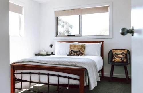 St Helens House | Comfortable House near Town with Scenic Bay Views