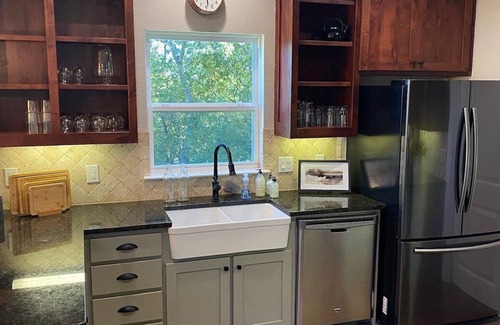 Muenster House | Relaxing Retreat Near Wineries with Hot Tub & Scenic Views