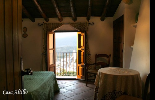 Zahara de la Sierra Cottage | Inviting House in Zahara de la Sierra with Castle Views