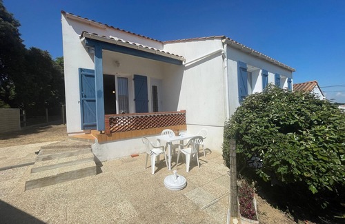 La Tranche-sur-Mer House | Cozy House in La Tranche-sur-Mer, Private Parking, Close to Beach & Shops
