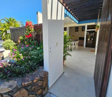 Paea House | Delightful House in a Private Area with Pool Access