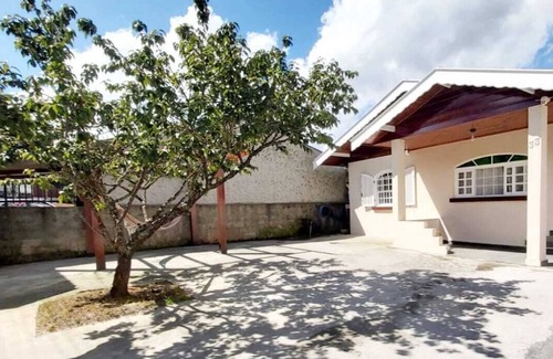 V Cristina House | Welcoming House in Campos do Jordão with Family-Friendly Amenities