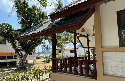 Chaloklum House | Chaloklum Retreat: Pet-Friendly with Private Beach Access