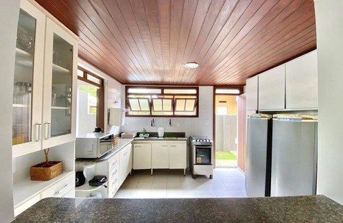 Jenipabu House | Inviting House in Guarajuba with Pool, Steps from the Beach