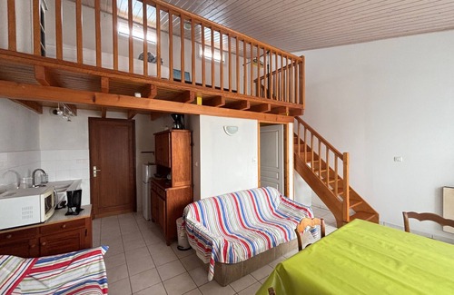 Saint-Mathurin Apartment | Cozy Villa Saint-Mathurin Studio for Two with Spa Access