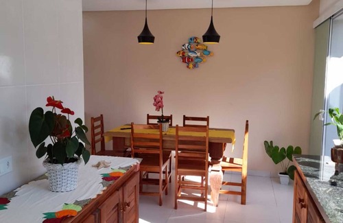 Jabaquara House | Charming Retreat in Jabaquara Beach with Family-Friendly Perks