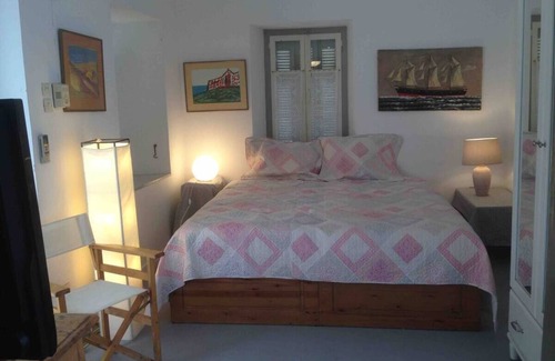 Keratea Apartment | Inviting Kamini House: Family-Friendly Retreat Awaits