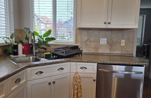 Southwest Gordon Estate House | Inviting House in Langley with Spa and Hot Tub Amenities