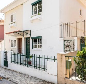 Beato House | Pet-Friendly Cozy Haven Retreat with Ocean Views