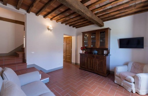 Panzano in Chianti Apartment | Charming House in Panzano In Chianti with Breakfast Included