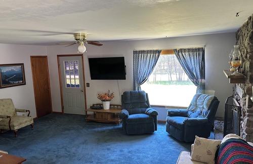 Thompson Falls House | Cozy house in Thompson Falls, MT. Minutes from downtown yet country setting.
