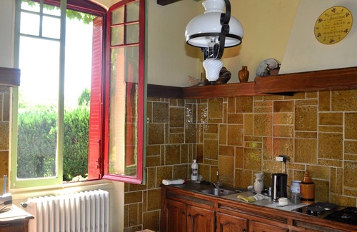 Longchamp Villa | Idyllic Countryside Retreat with Pool and Tennis Amenities