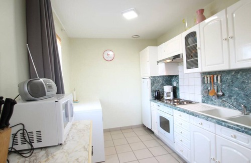 Surtainville Cottage | Spacious Gite Surtainville: Pet-Friendly Retreat for 8