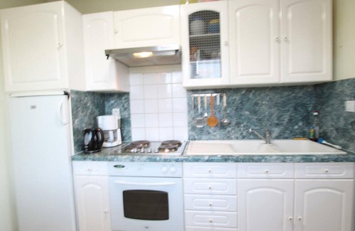 Surtainville Cottage | Spacious Gite Surtainville: Pet-Friendly Retreat for 8