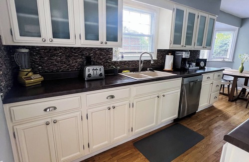 Near Eastside House | Cozy house near downtown Indianapolis, great capacity, spacious backyard.