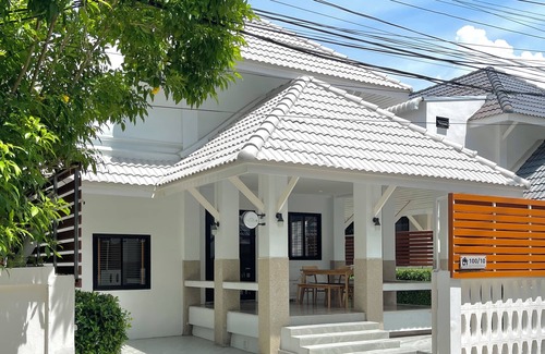 Saen Suk House | Charming Private House Steps from Bangsean Beach