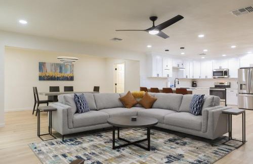 Fountain Hills House | Inviting House with Mountain Views and Putting Green