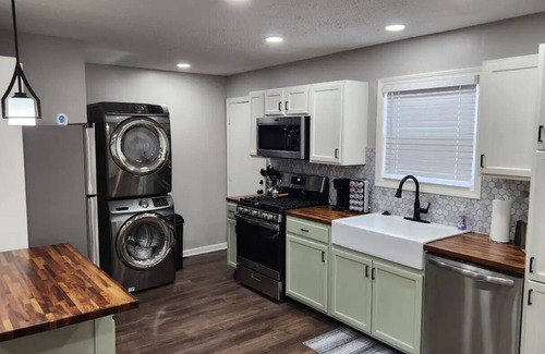 Indianapolis House | Cozy house will sleep many. Ten minutes from downtown.
