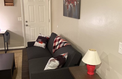Sherwood Park Apartment | Comfortable Huntsville Studio with Hot Tub & Spa Access