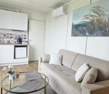 Sendvario seniunija House | Guest Rated: 9.8 - Cozy Hut with Hot Tub for Relaxation
