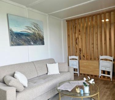 Sendvario seniunija House | Guest Rated: 9.8 - Cozy Hut with Hot Tub for Relaxation
