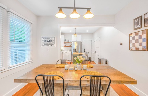 Hyde Park House | Inviting Hyde Park Bungalow with Kitchen & Child-Friendly Features