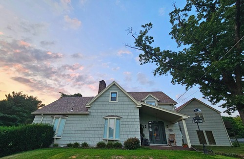 Moon Township Apartment | Inviting Suite B in Coraopolis with Breakfast & Kitchen