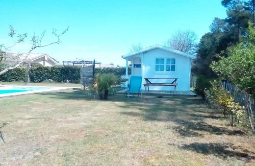 Audenge Ski Chalet | Charming Independent Stay with Pool near Arcachon Basin