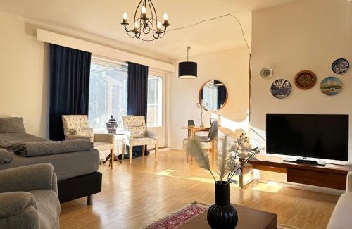 Pohjoinen Suurpiiri House | Cozy Independent House with Free Parking and 20 mins to center
