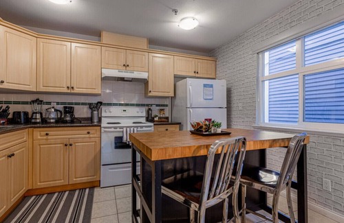 Downtown Eastside Villa | Stylish 2BR Townhouse with Ocean View, Steps from Downtown