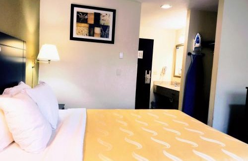 Centralia Hotel | Beachfront Getaway at Cozy Inn with Pool and Ocean Views