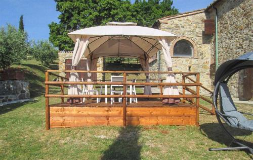 Castelnuovo di Val di Cecina House | Cozy Home In Castelnuovo Val Di Cecina