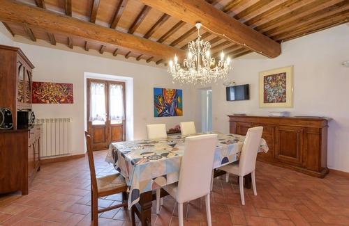 Castelnuovo di Val di Cecina House | Cozy home in Castelnuovo Val di Cecina