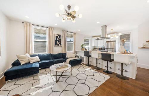 The Heights House | Cozy Jersey City Retreat with Mins to Manhattan plus WiFi and Workspace