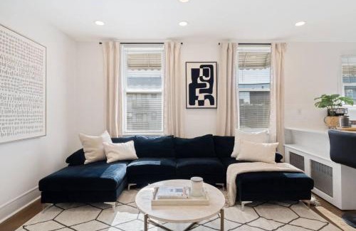 The Heights House | Cozy Jersey City Retreat with Mins to Manhattan plus WiFi and Workspace