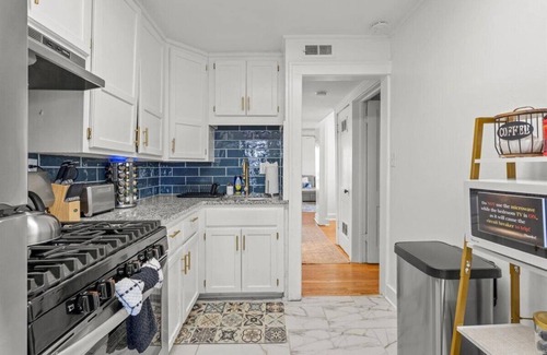Kansas City Apartment | Renovated 1BD Retreat Near KC MED with Pet-Friendly Perks
