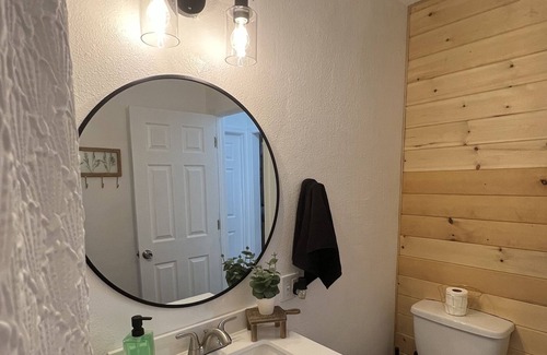 Prosser House | Charming Kampflo Cottage: Ideal Location Near Downtown!