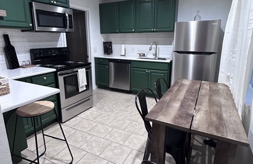 Prosser House | Charming Kampflo Cottage: Ideal Location Near Downtown!